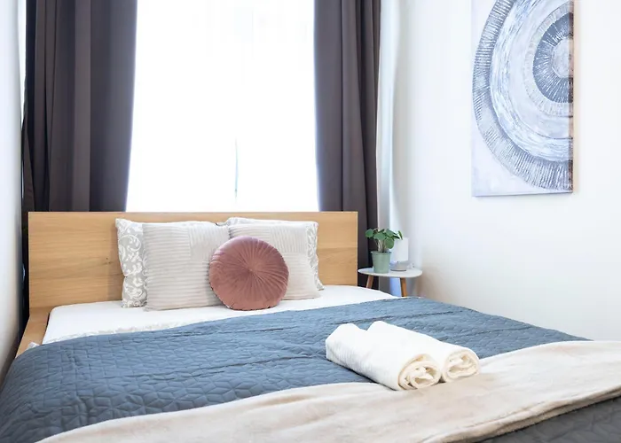 Prime Location & Cozy 3bedrm *