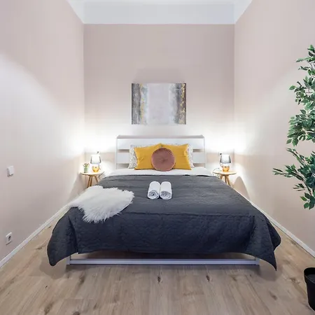 Prime Location & Cozy 3bedrm *