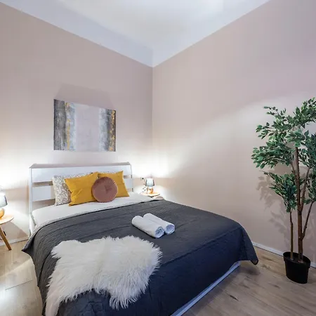 Prime Location & Cozy 3bedrm Budapest