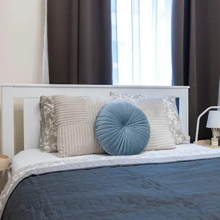 Prime Location & Cozy 3bedrm דירה