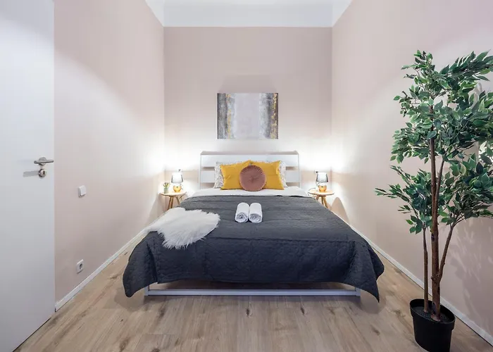 Prime Location & Cozy 3bedrm *